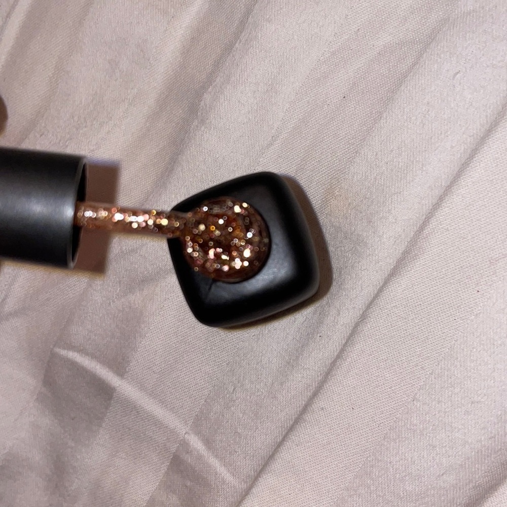 Gold glitter bronze Beetles Gel Polish
Alcohol Toxin Free
7.5 Milliliters - Picture 4 of 5